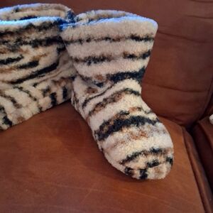QUPID FLUFFY Mid- Calf Animal Print Booties